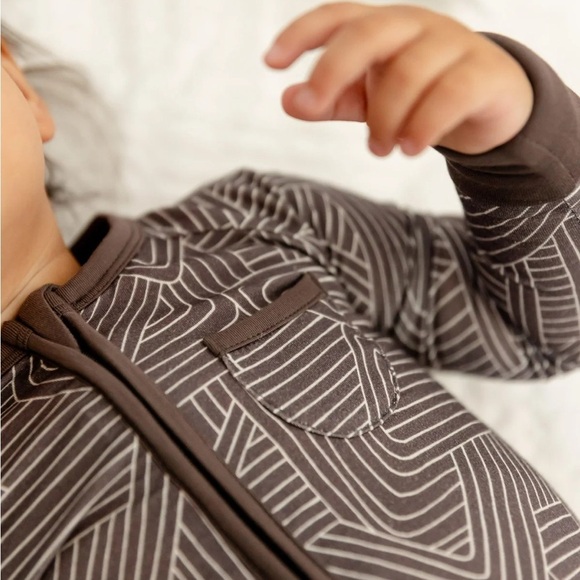 PB+GRAPE| Geometric ‘Maze’ Bamboo Footie - Picture 2 of 6